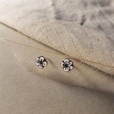Manuka Flower Studs-jewellery-The Vault