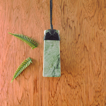 Large Pounamu Lashed Toki Kokopu