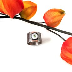 Silver Bark Ring w Peridot-jewellery-The Vault