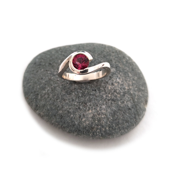 Silver Curve Ring Garnet