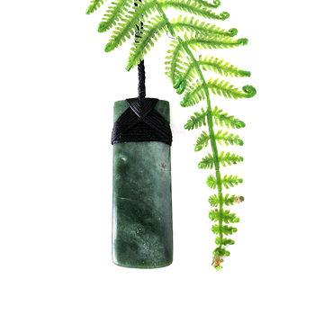 Pounamu Pendant Lashed Toki