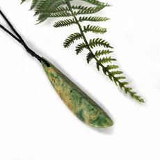 Pounamu Pendant Simple Leaf-jewellery-The Vault