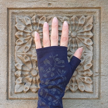 Merino Fingerless Gloves Ink Korokio-lifestyle-The Vault