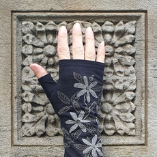 Merino Fingerless Gloves Black Clematis-lifestyle-The Vault