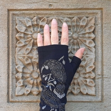 Merino Fingerless Gloves Black Huia-lifestyle-The Vault