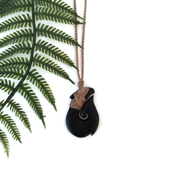 Ernesto Ovalle Medium Pounamu Fish Hook