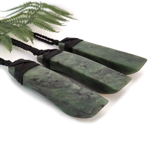 Pounamu Pendant Lashed Toki Extra Large