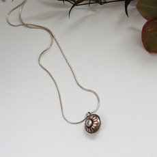 Reversible Daisy Necklace-jewellery-The Vault