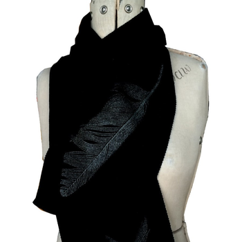 Merino Scarf Black Feather