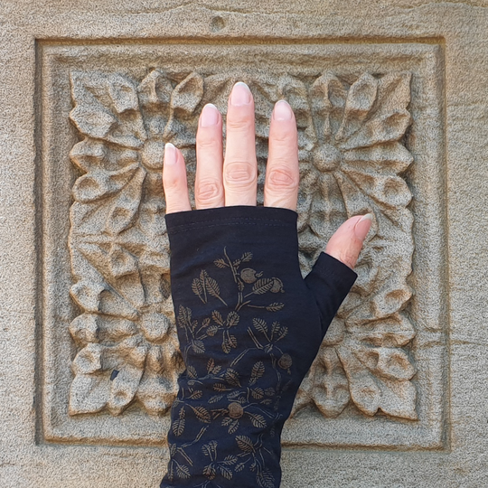 Merino Fingerless Gloves Black Korokio