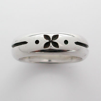 Single Flower Tapa Band Silver