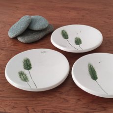 Small Dish Hare's Tail Green-artists-and-brands-The Vault