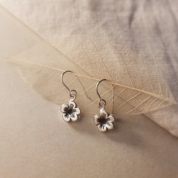 Manuka Flower Earrings