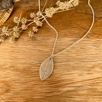 Petite Leaf Necklace Bronze