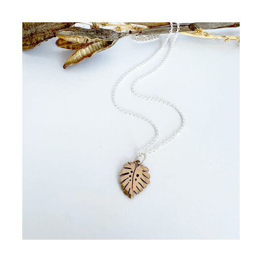 Monstera Necklace Bronze