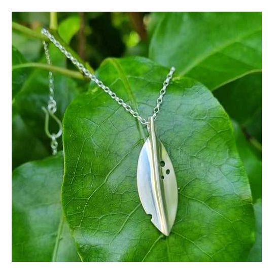 Pohutukawa Leaf Pendant Medium