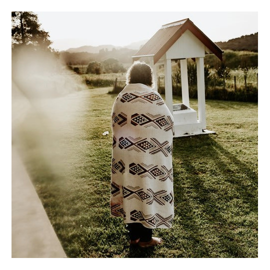 Throw Niho Paraikete