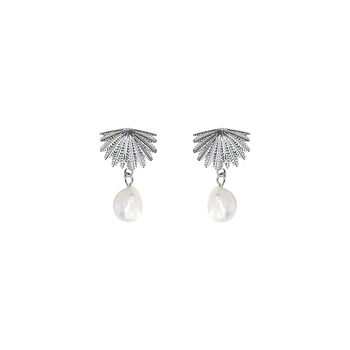 Fan Tail Pearl Studs