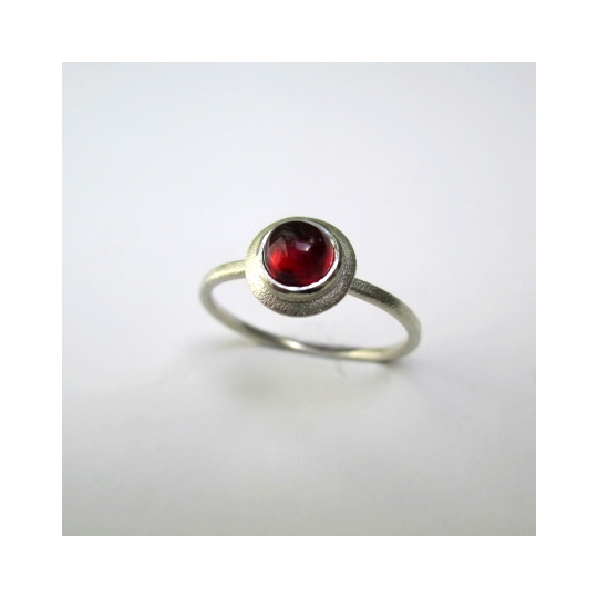 Little Gem Ring Garnet K-O