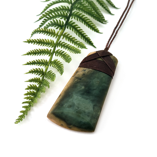 Pounamu Pendant Lashed Toki