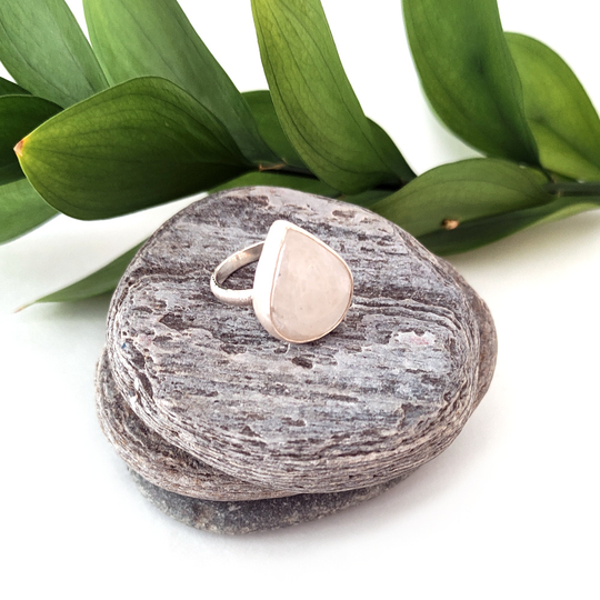 Moonstone Drop Textred Shinny Band Ring 