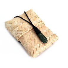 Pounamu Pendant Drop-jewellery-The Vault