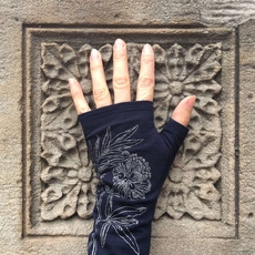 Merino Fingerless Gloves Ink Peony-lifestyle-The Vault
