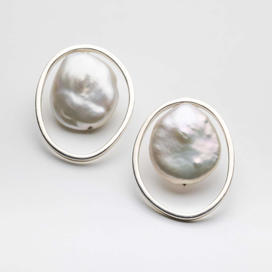 Perla Stud Earrings