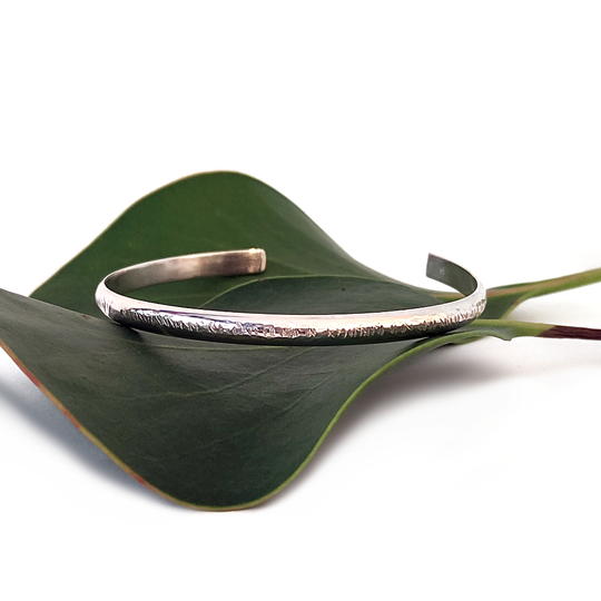 Half Round Tetured Cuff