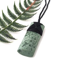 Pounamu Pendant Lashed Toki-jewellery-The Vault