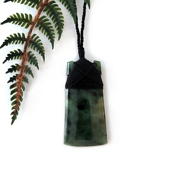 Pounamu Pendant Lashed Toki