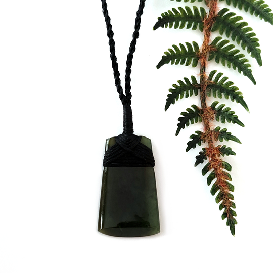 Pounamu Pendant Lashed Toki