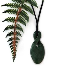 Pounamu Pendant Single Twist Kahotea-jewellery-The Vault