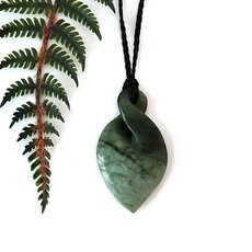 Pounamu Pendant Single Twist Kahotea-jewellery-The Vault