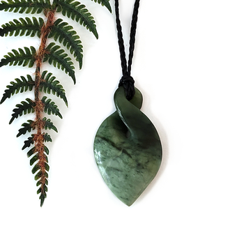 Pounamu Pendant Single Twist Kahotea