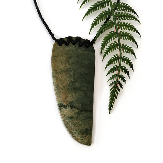 Pounamu Pendant Stitched Tooth Marsden Flower