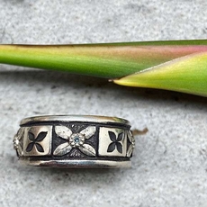 Double Tapa Flower Band Silver with Sapphire-jewellery-The Vault