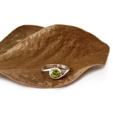 Peridot Round Wave Ring Silver-jewellery-The Vault
