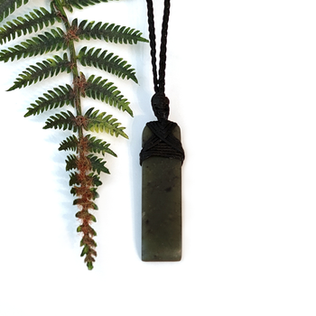 Pounamu Pendant Lashed Toki Medium