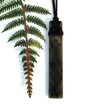 Pounamu Pendant Lashed Toki Large