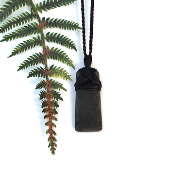Pounamu Pendant Lashed Toki Medium