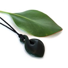 Pounamu Pendant Twist-jewellery-The Vault