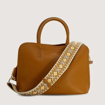 The Karori Bag Tan-lifestyle-The Vault