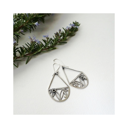 En Point Hanging Basket Earrings