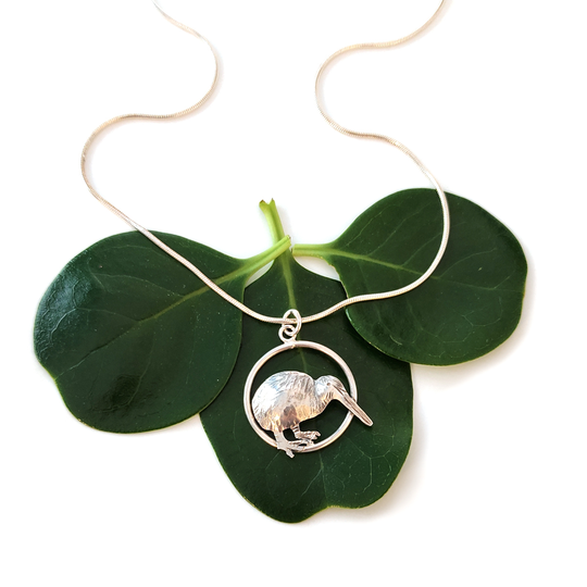 Circle Kiwi Pendant Silver Small