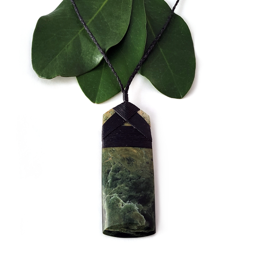 Pounamu Pendant Lashed Toki
