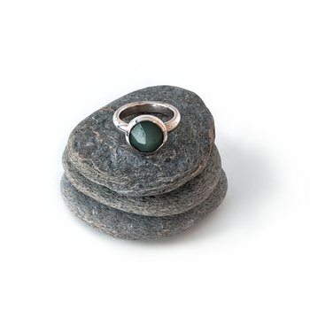 Small Peak Pounamu Ring-jewellery-The Vault