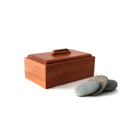 Medium Rimu Taonga Box Matai Insert Lid with Handle