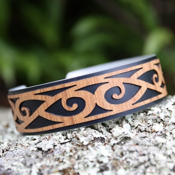 Narrow Veneer Cuff Patiki Black