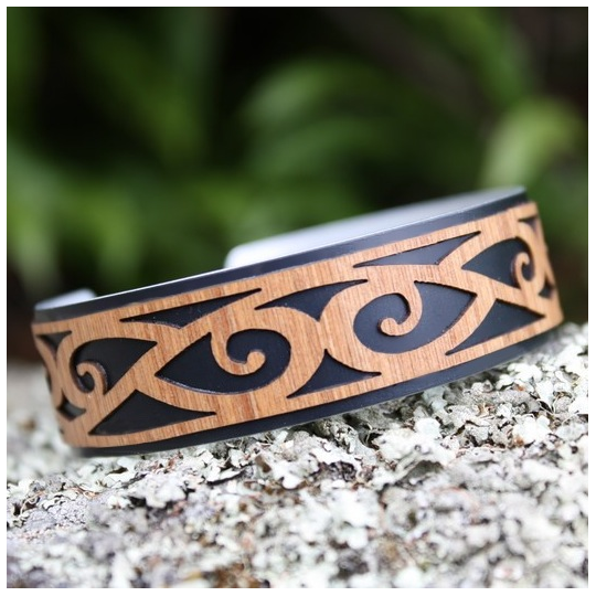 Narrow Veneer Cuff Patiki Black